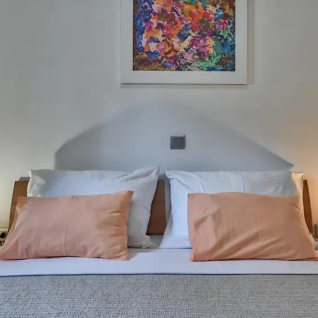 Apartment Teuta_commodious At The *